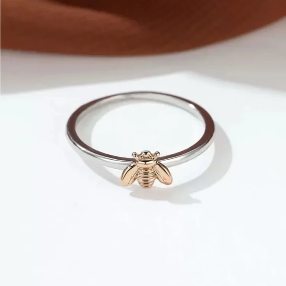 Delicate Bee Ring - Picture 3 of 8